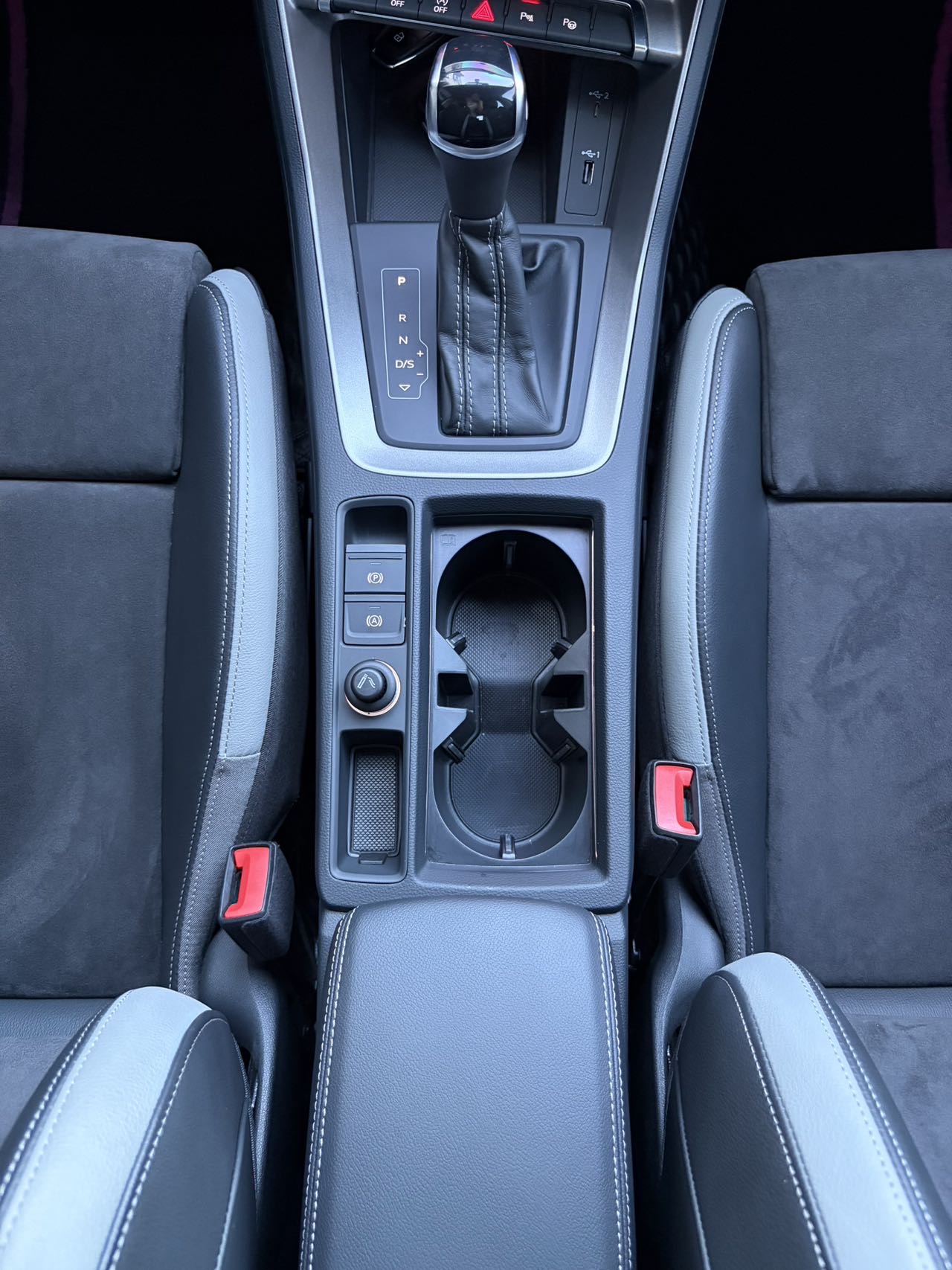Audi Q3 2021 car image #8