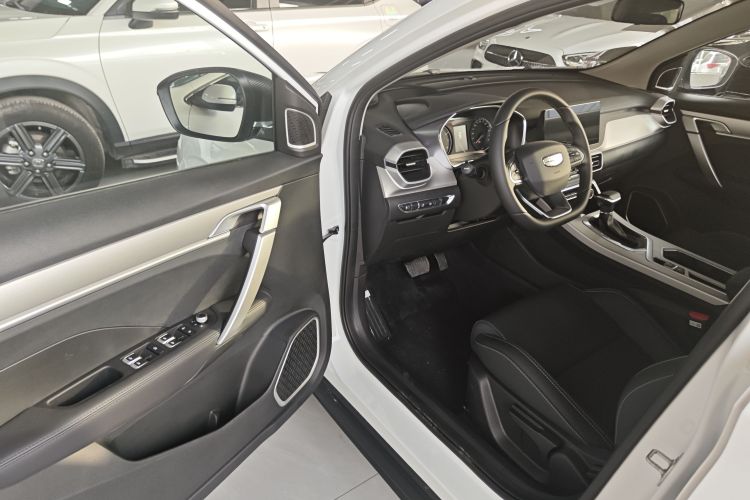 GEELY Coolray 2026 immagine di auto #12