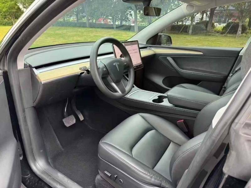 Tesla Model Y 2023 #4 Tesla Model Y 2023 car image #4