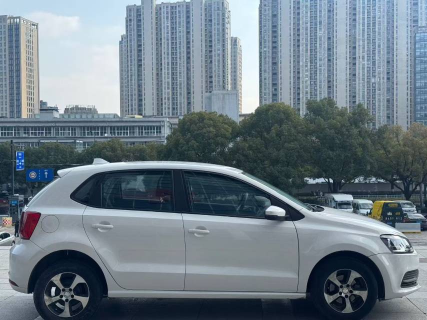 Volkswagen Polo 2016 car image #3