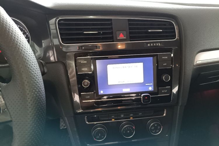 Volkswagen Golf 2018 car image #13