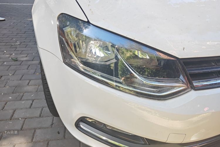 Volkswagen Polo 2015 car image #8