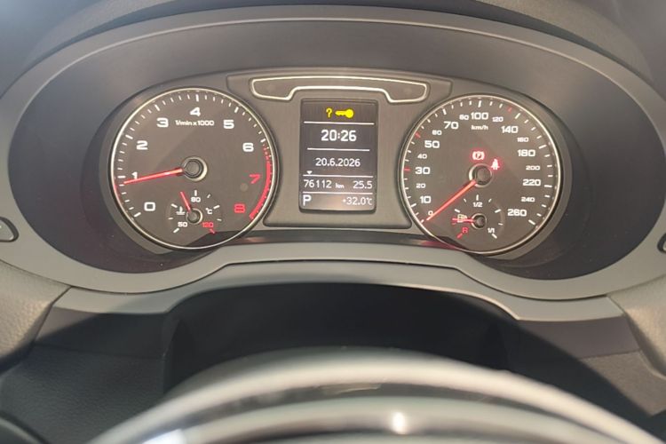 Audi Q3 2016 car image #12
