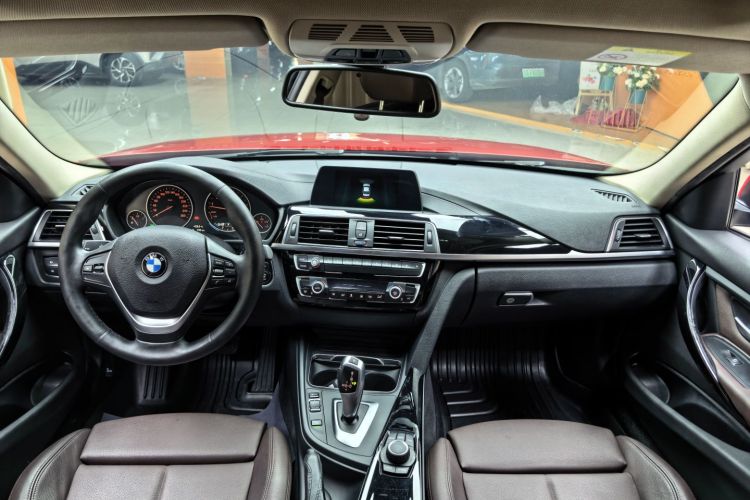 BMW 3 Series 2018 car image #14
