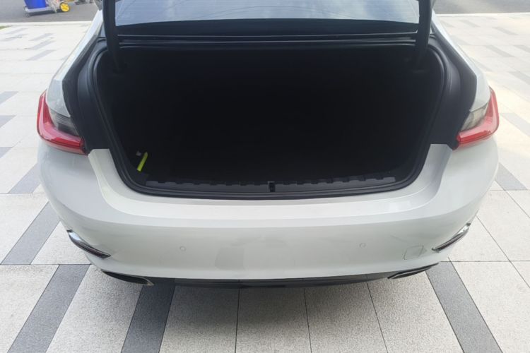 BMW 3 Series 2019 #21 BMW 3 Series 2019 car image #21