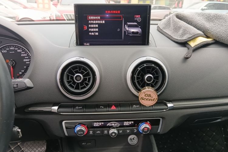 Audi A3 2018 car image #13