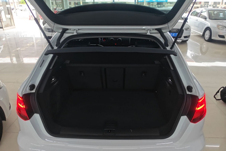 Audi A3 2018 immagine di auto #19