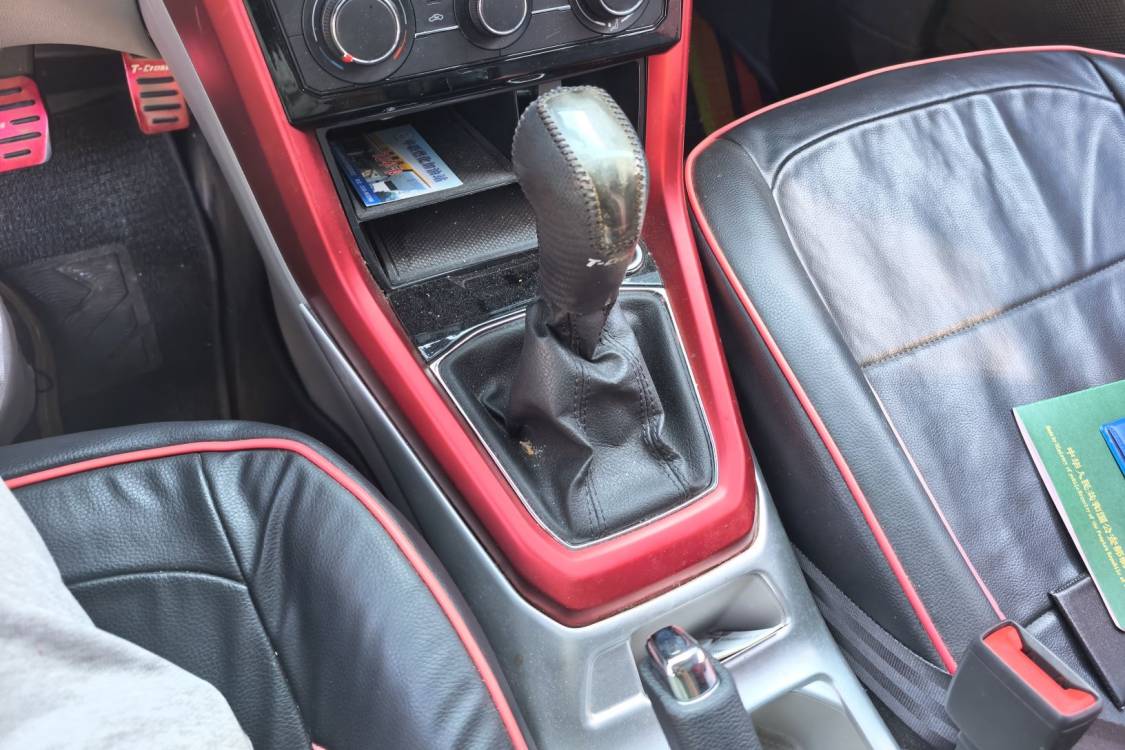 Volkswagen T-Cross 2019 #27 Volkswagen T-Cross 2019 car image #27