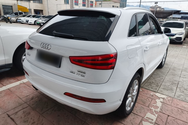 Audi Q3 2016 car image #7