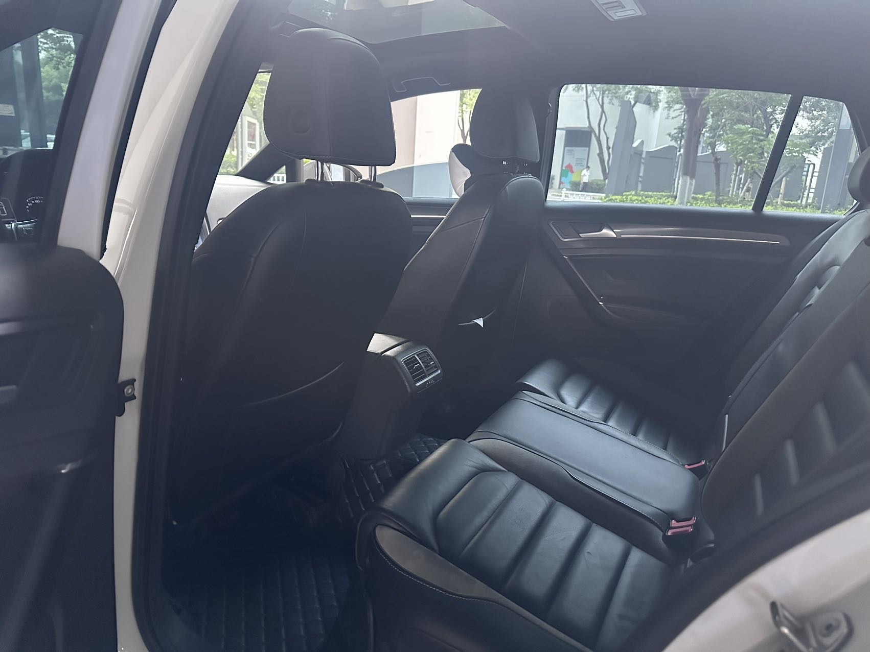 Volkswagen Golf 2017 car image #5