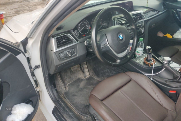 BMW 3 Series 2019 car image #18