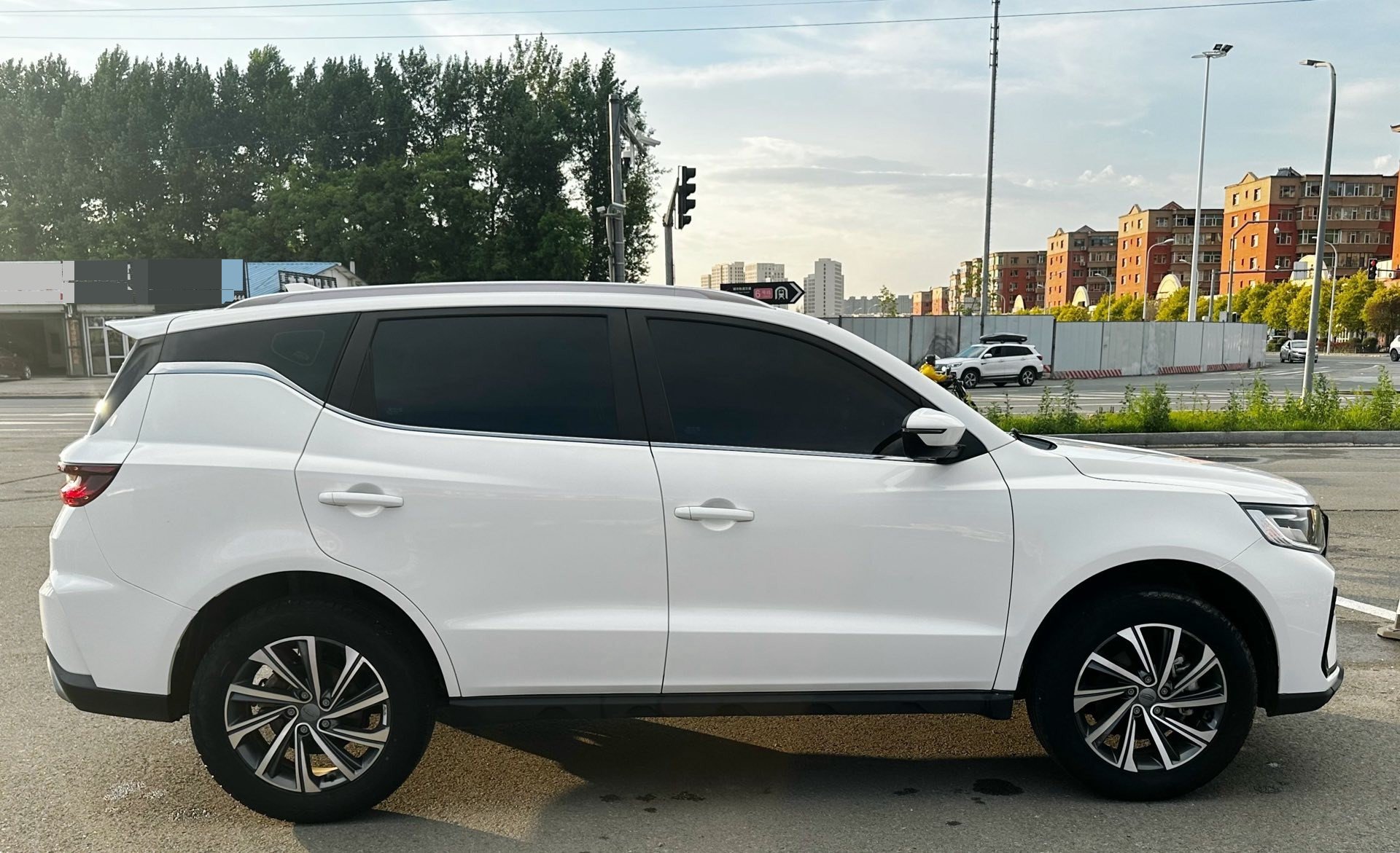 GEELY Vision X6 2023 car image #13