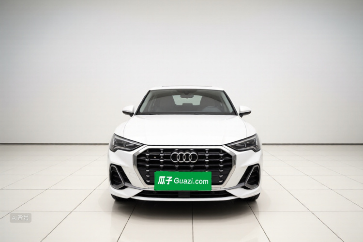 Audi Q3 2021 car image #3