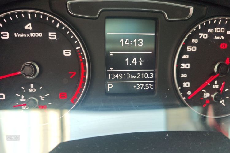 Audi Q3 2017 car image #14