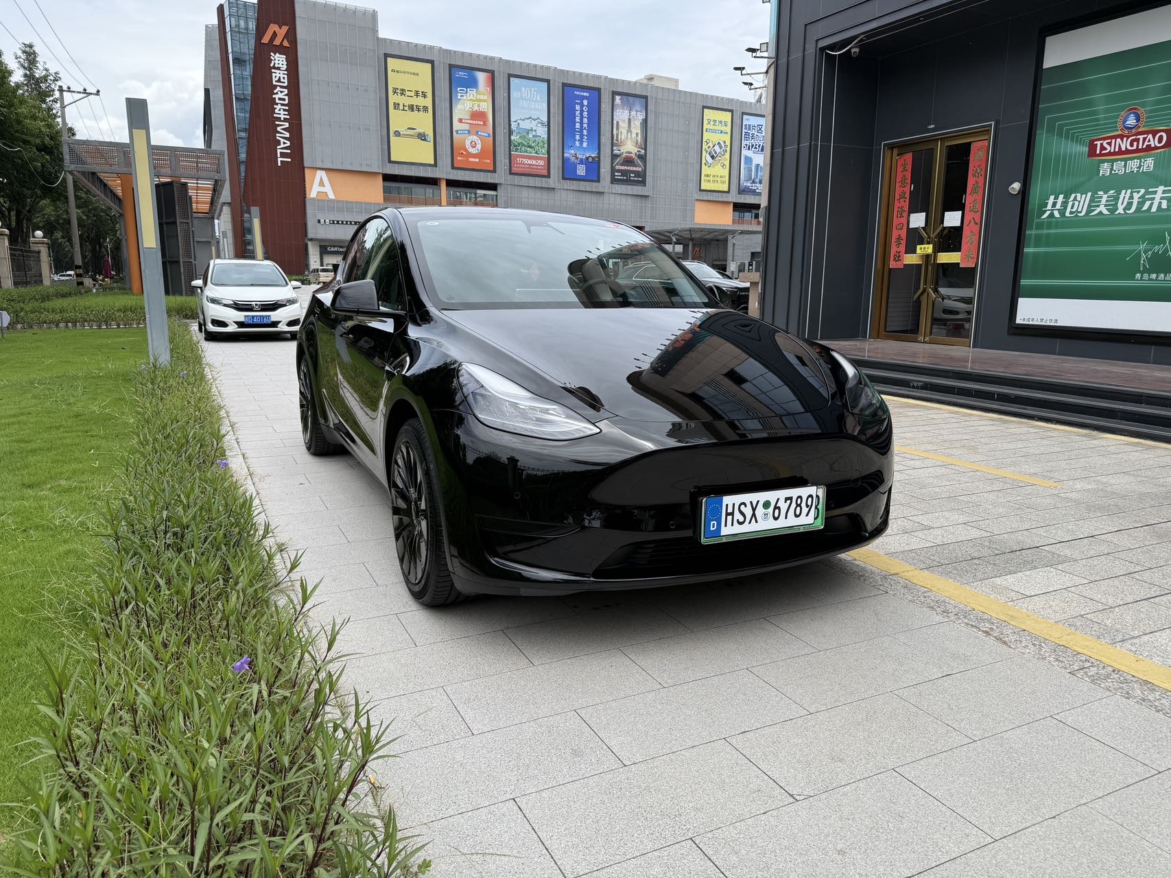 Tesla Model Y 2022 car image #2