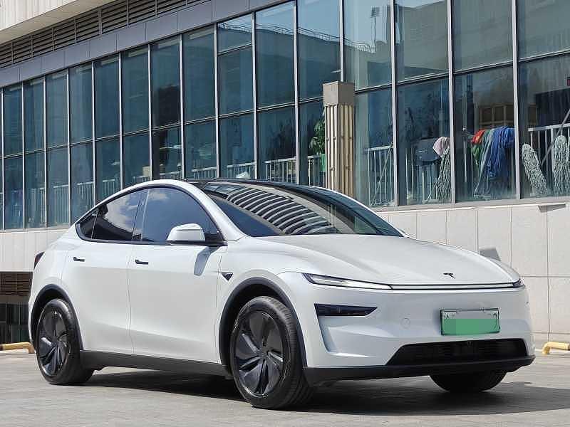 Tesla Model Y 2026 #3 Tesla Model Y 2026 car image #3