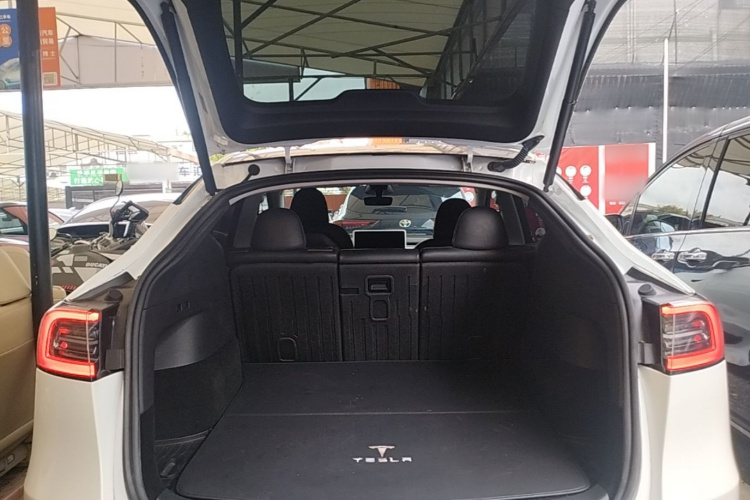 Tesla Model Y 2024 #19 Tesla Model Y 2024 car image #19