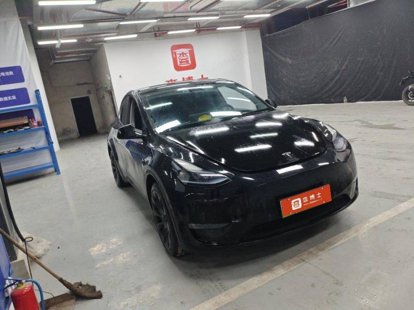 Tesla Model Y 2023 #2 Tesla Model Y 2023 car image #2