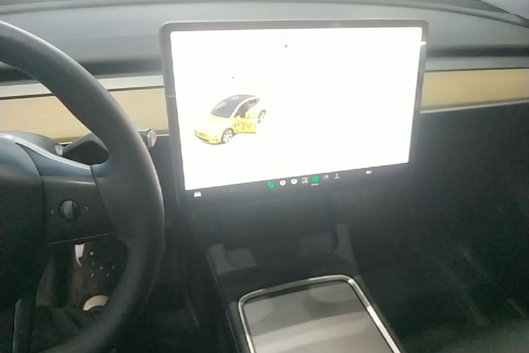 Tesla Model Y 2023 car image #17