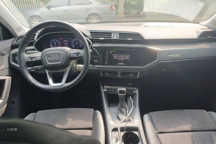 Audi Q3 2019 car image #11