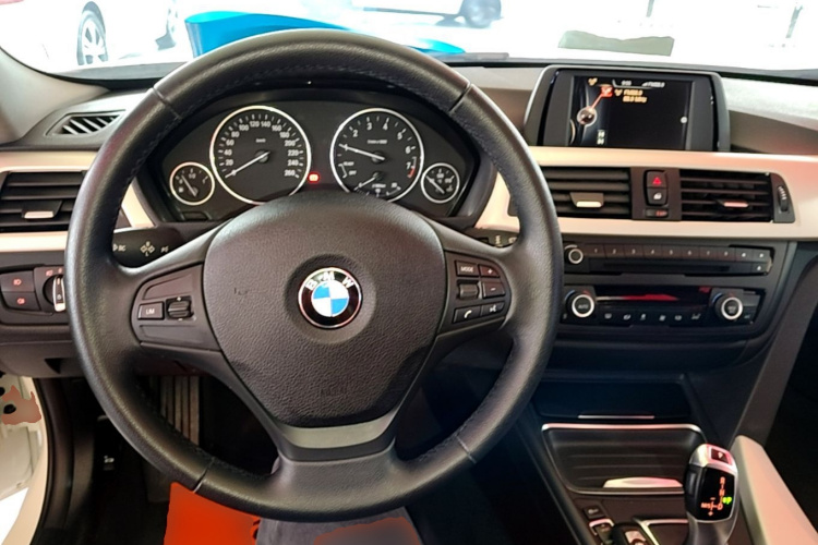 BMW 3 Series 2015 صورة سيارة #15