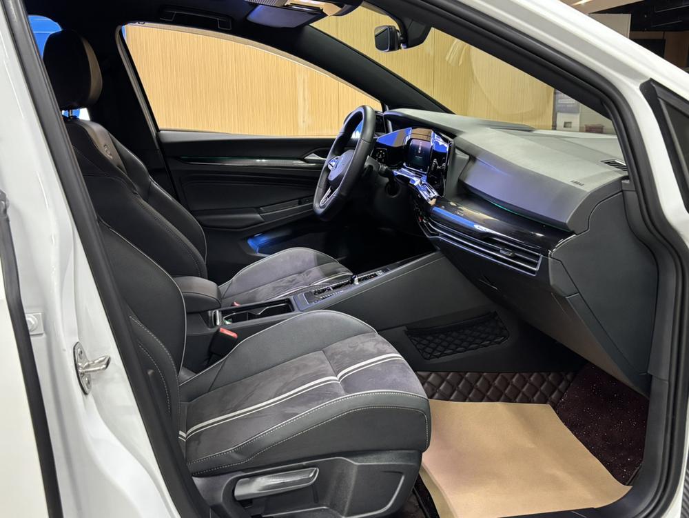 Volkswagen Golf 2023 car image #14