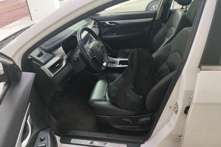 GEELY Emgrand 2019 car image #15