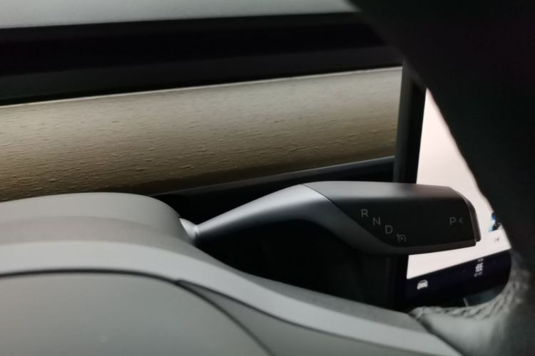 Tesla Model Y 2022 car image #18