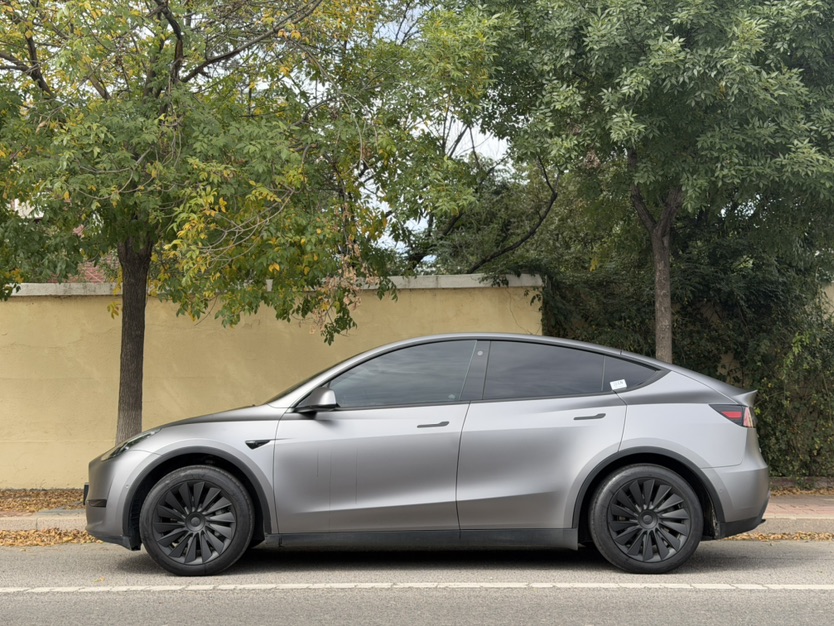 Tesla Model Y 2023 #9 Tesla Model Y 2023 car image #9