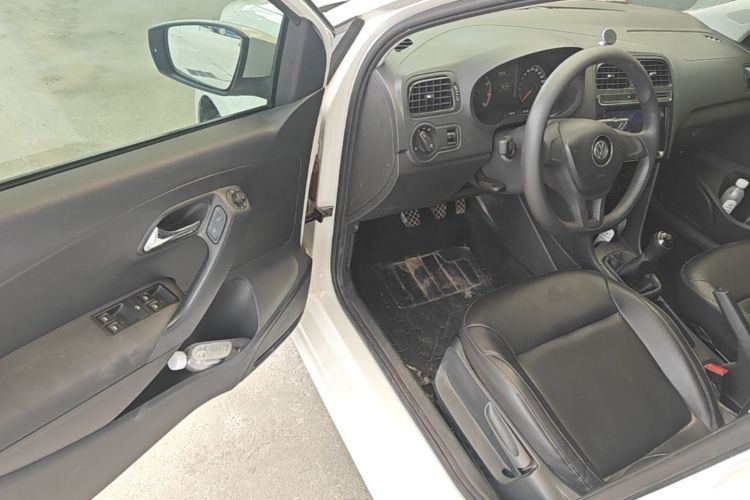 Volkswagen Polo 2016 car image #16