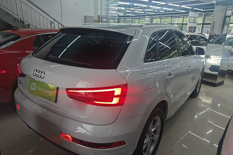 Audi Q3 2019 car image #7