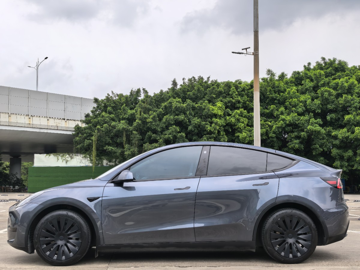 Tesla Model Y 2022 #4 Tesla Model Y 2022 car image #4
