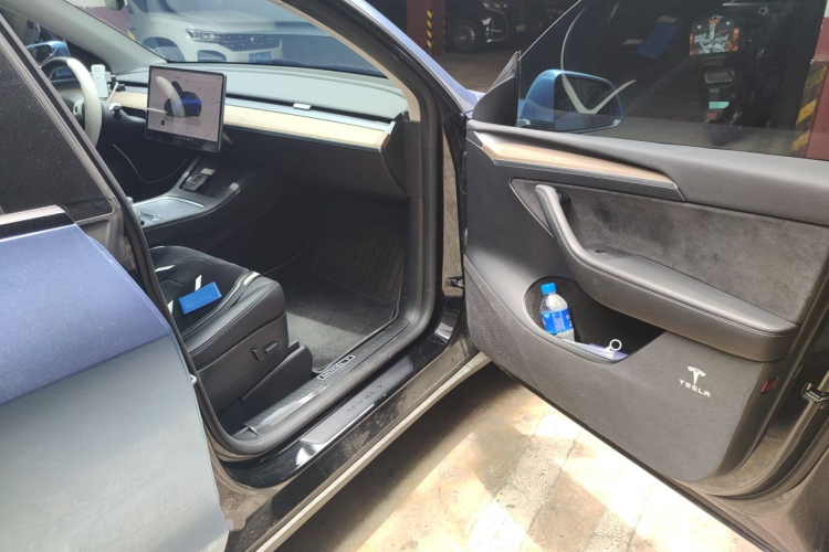 Tesla Model Y 2022 #27 Tesla Model Y 2022 car image #27