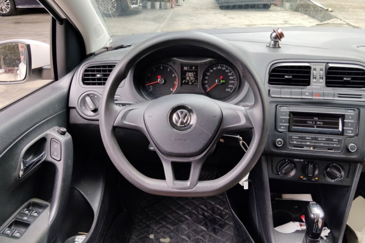 Volkswagen Polo 2017 #15 Volkswagen Polo 2017 car image #15