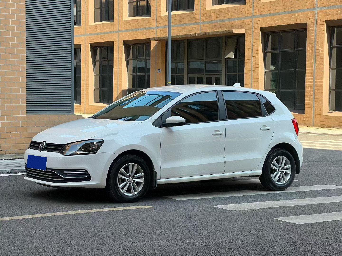 Volkswagen Polo 2018 car image 