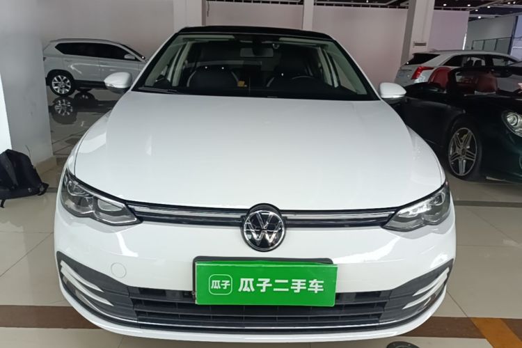 Volkswagen Golf 2021 car image #3