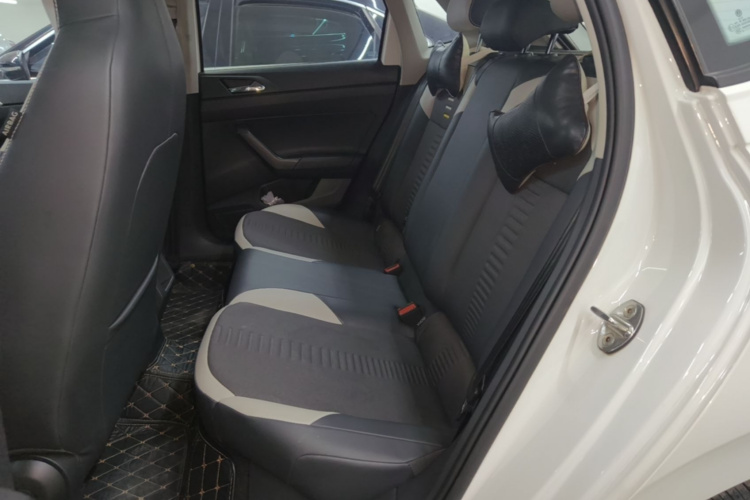 Volkswagen Polo 2021 car image #17