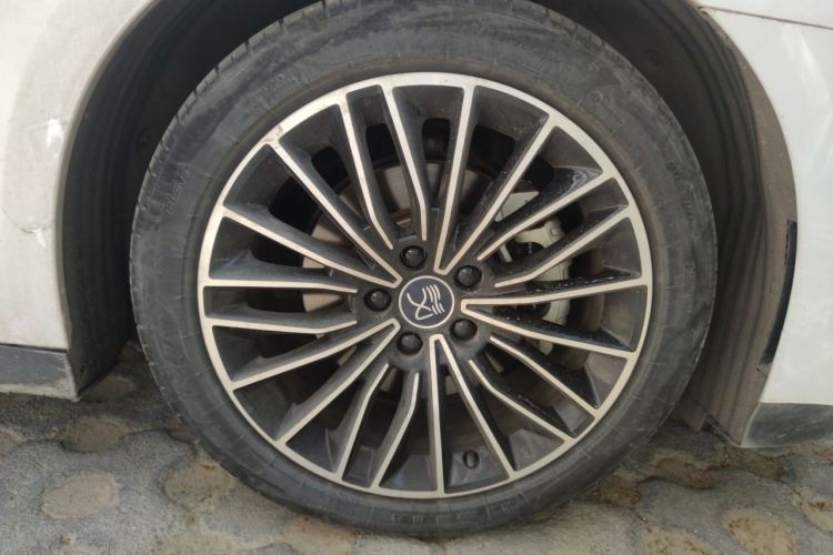 BYD Han 2023 car image #9