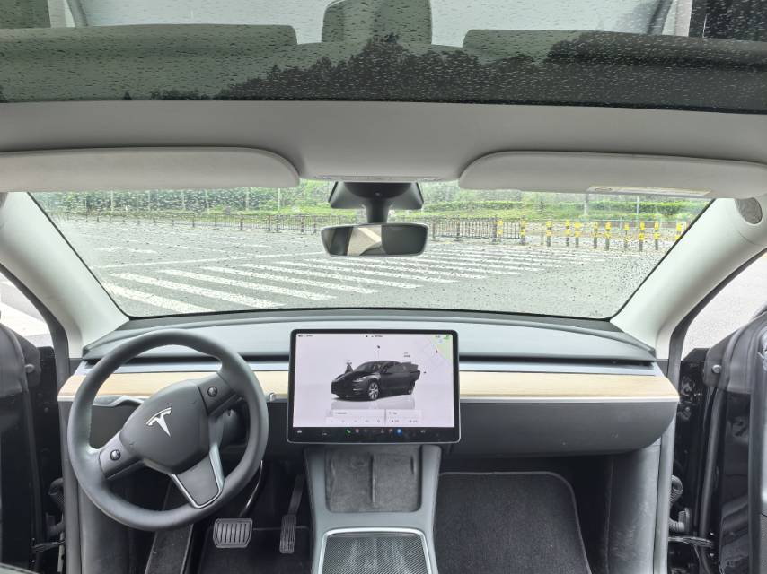 Tesla Model Y 2021 #10 Tesla Model Y 2021 car image #10
