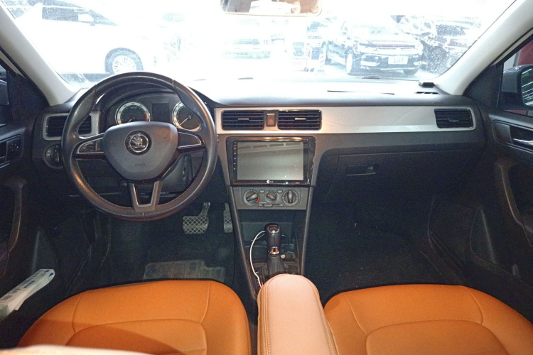 Skoda Rapid 2018 image de voiture #11