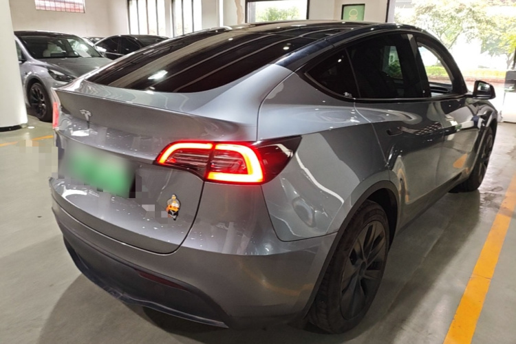 Tesla Model Y 2024 car image #5
