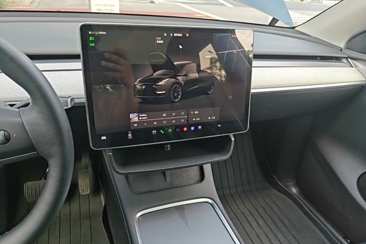 Tesla Model Y 2024 immagine di auto #13