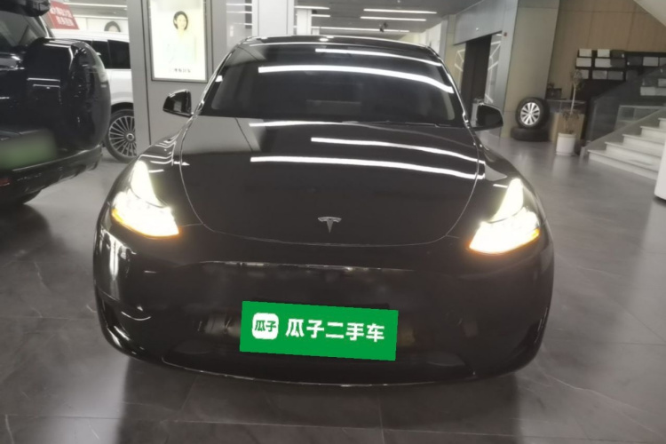 Tesla Model Y 2023 #3 Tesla Model Y 2023 car image #3