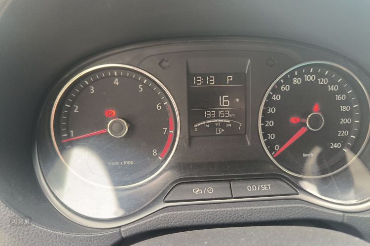Volkswagen Polo 2015 car image #14