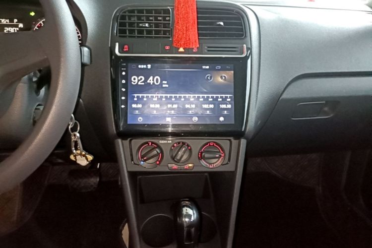 Volkswagen Polo 2018 car image #13