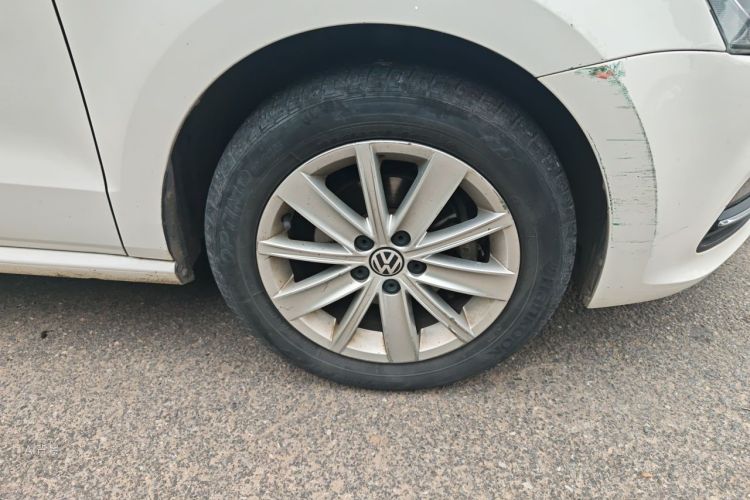 Volkswagen Polo 2016 car image #9