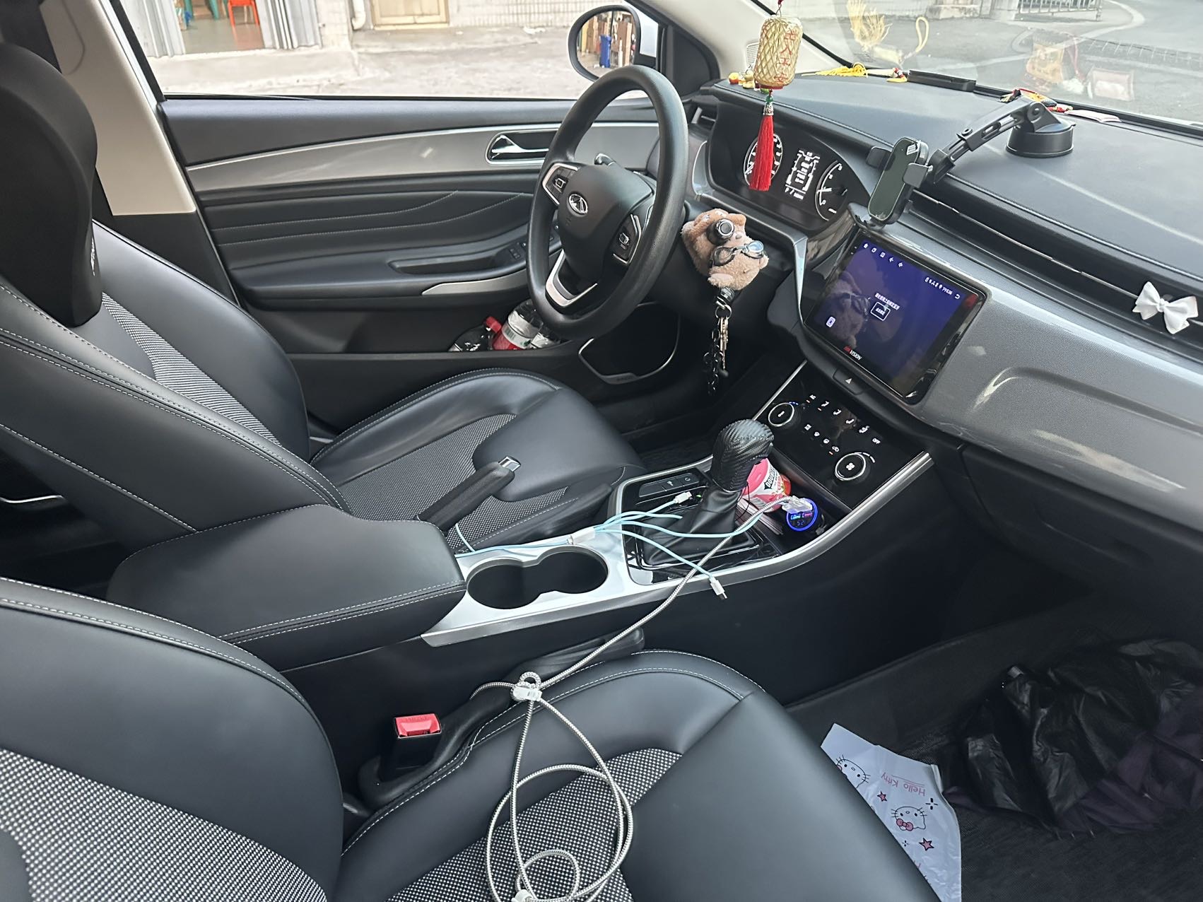 2019 car image #3