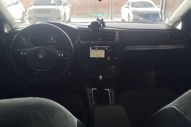 Volkswagen Golf 2020 car image #11