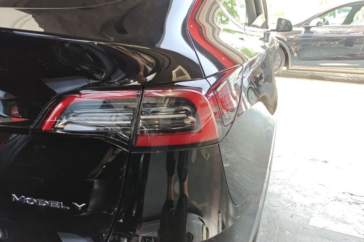 Tesla Model Y 2022 car image #8