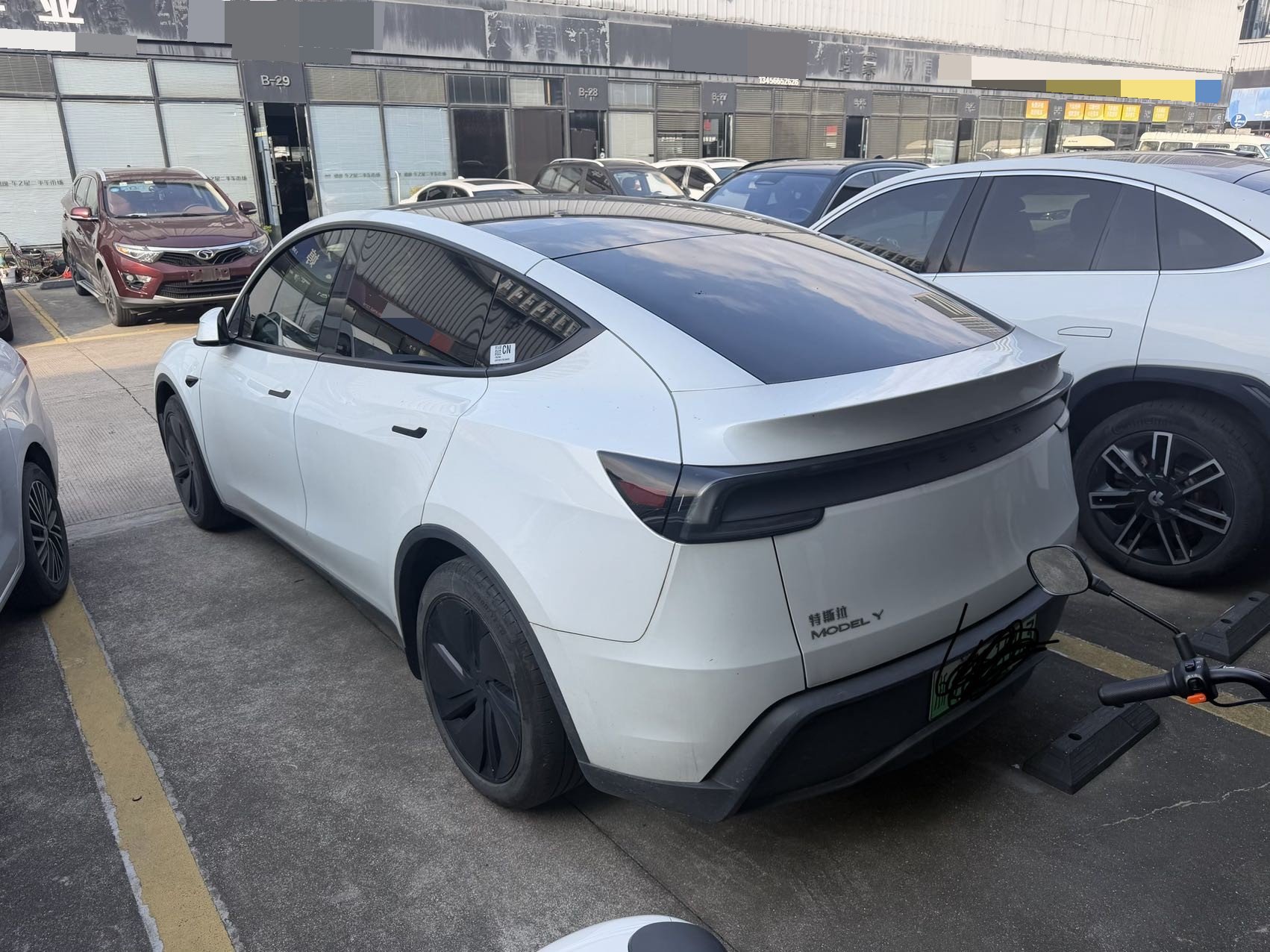 Tesla Model Y 2025 #4 Tesla Model Y 2025 imagen de coche #4